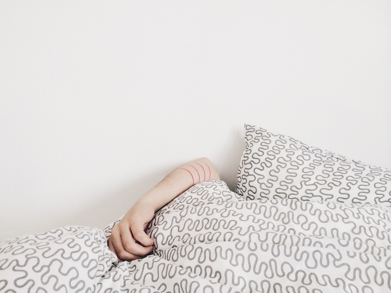 Czy materiał pościeli ma wpływ na jakość snu?