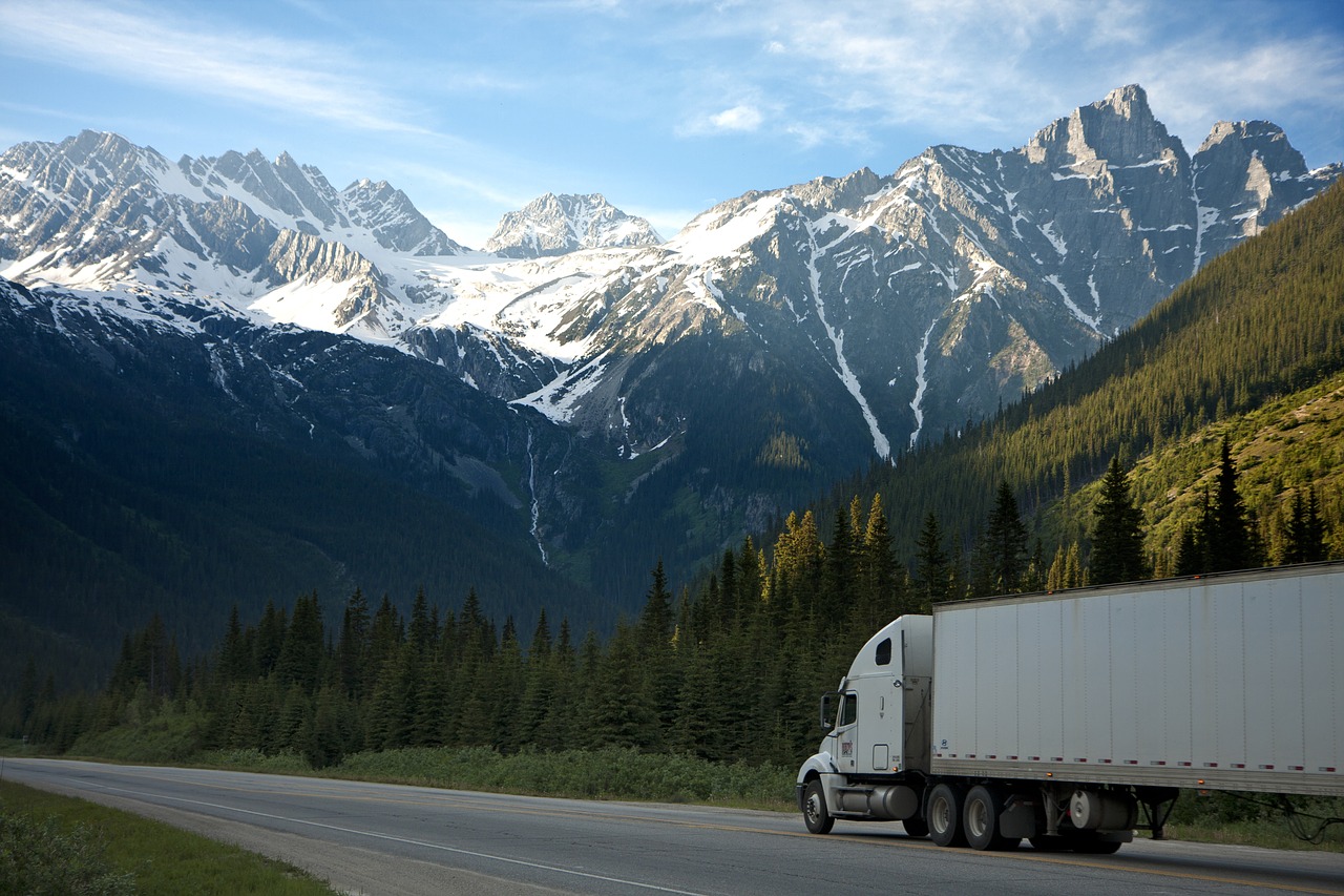 Transport ponadgabarytowy – jak wygląda jego logistyka?