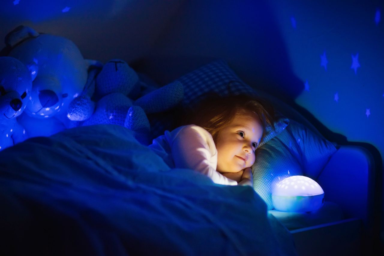 Na co zwrócić uwagę przy wyborze lampki nocnej dla dziecka?