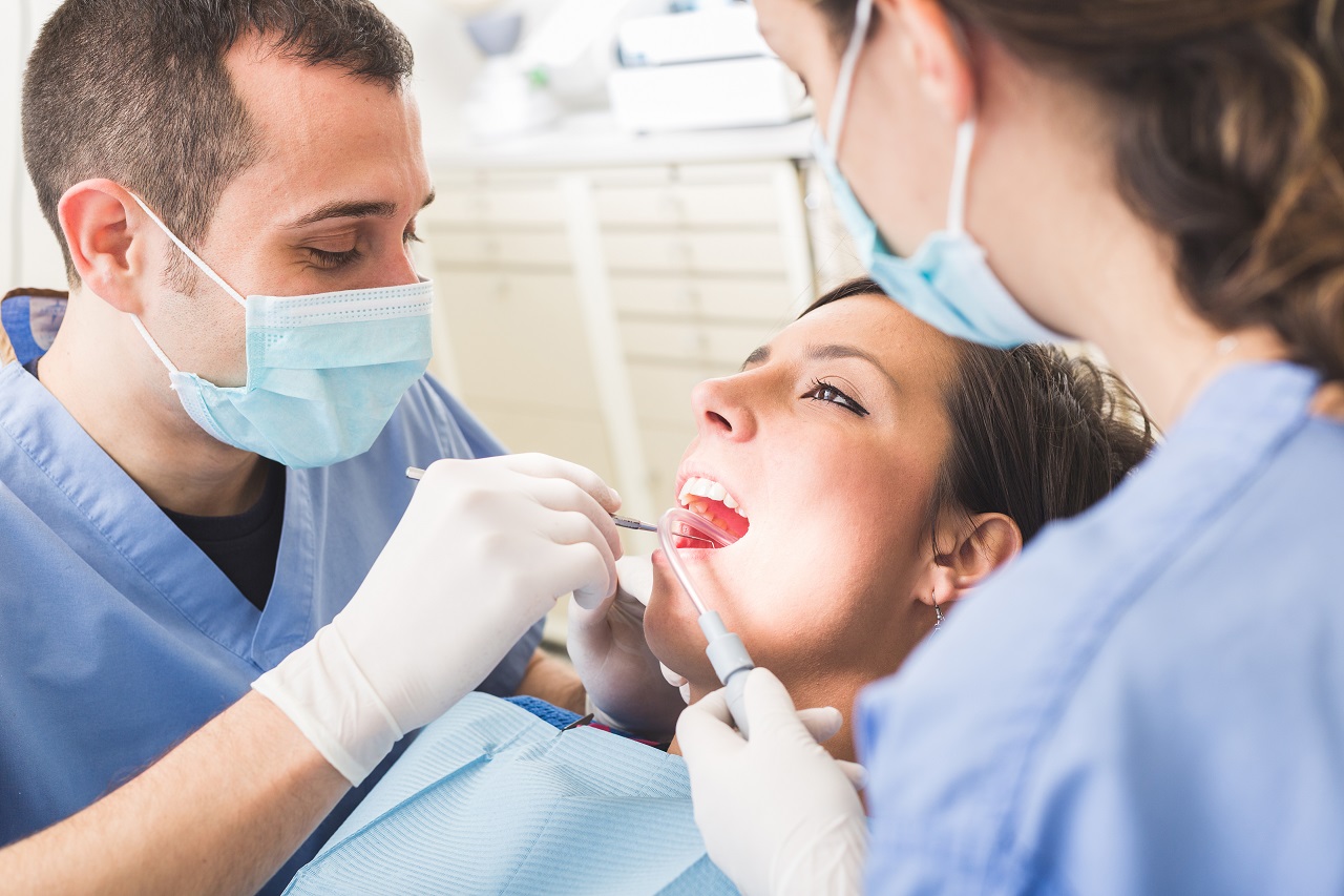 Dlaczego warto systematycznie odwiedzać dentystę?