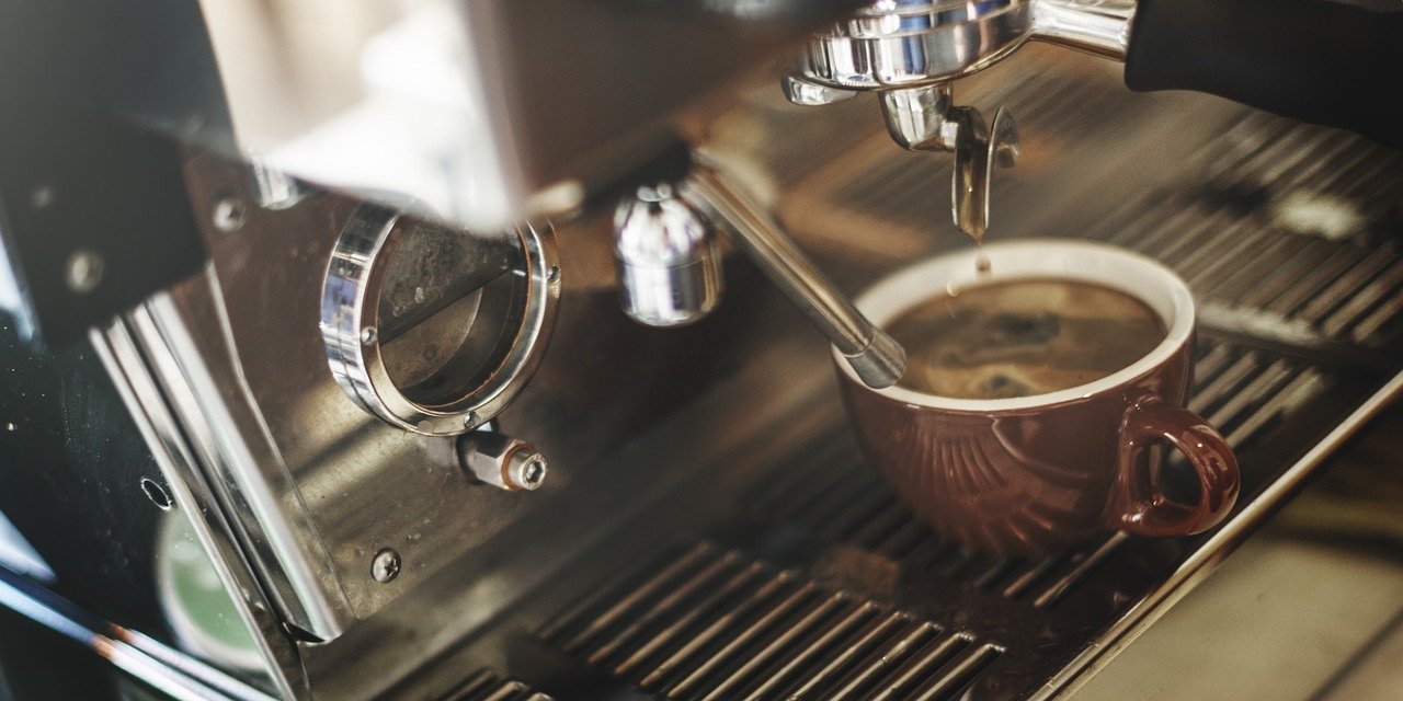 Jak zaparzyć pyszną i aromatyczną kawę w domu?