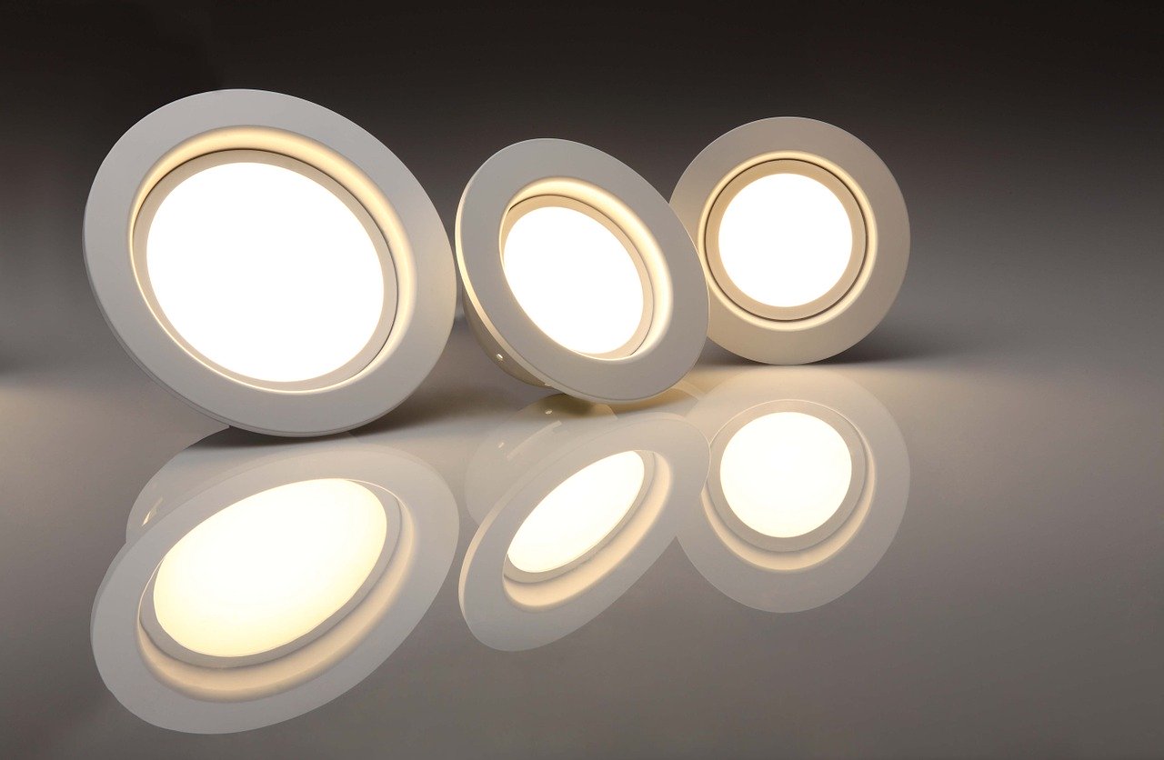 Oświetlenie LED – dlaczego warto się na takie zdecydować i z jakich modeli można wybierać?