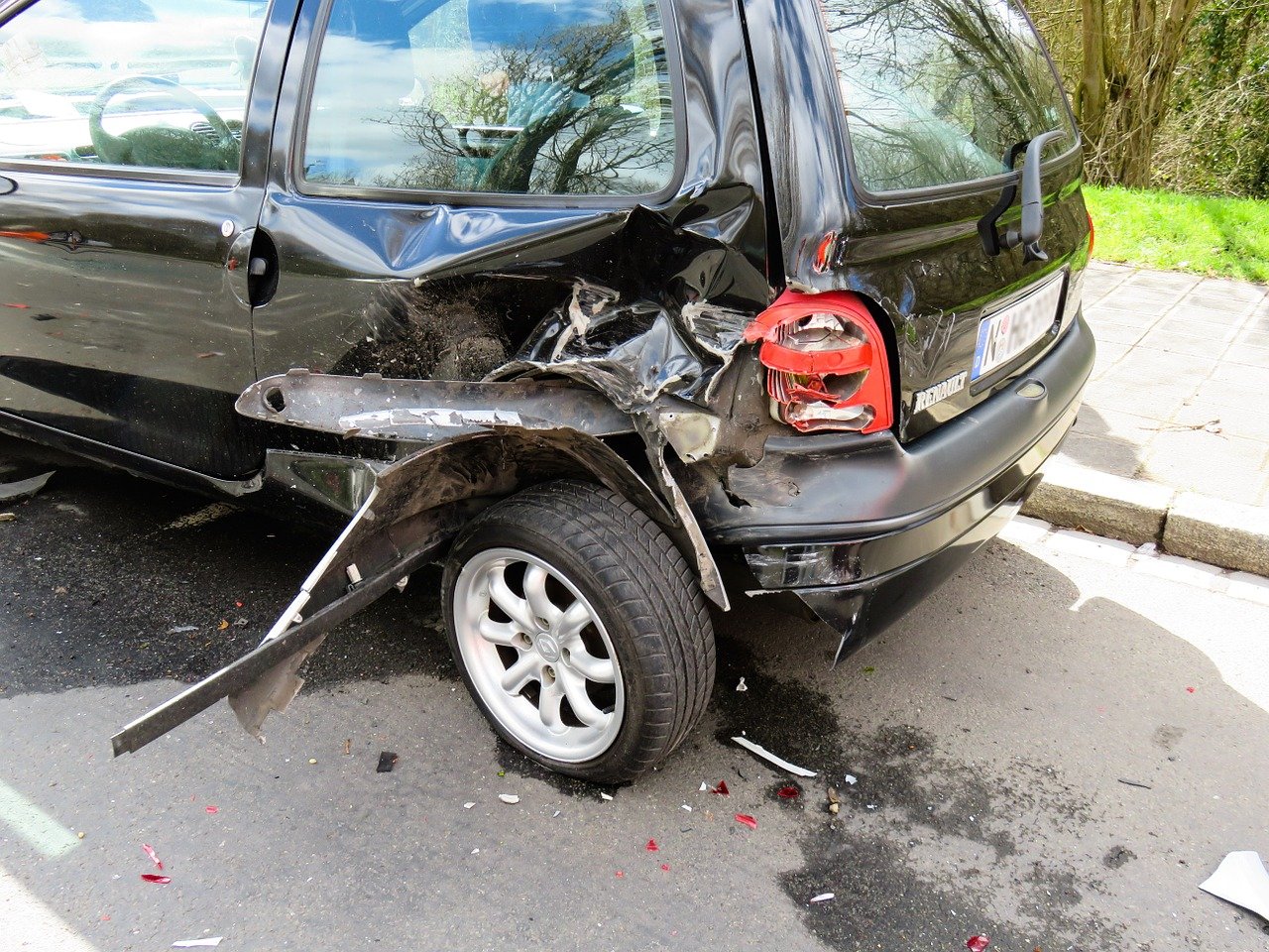 Samochód po wypadku – jak się pozbyć pojazdu, którego już nie można naprawić?